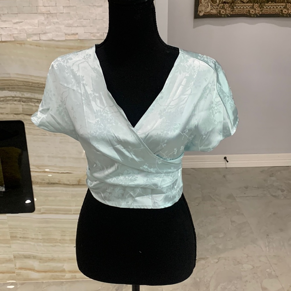 Mint Green Crossover Crop Top. Size S (296)